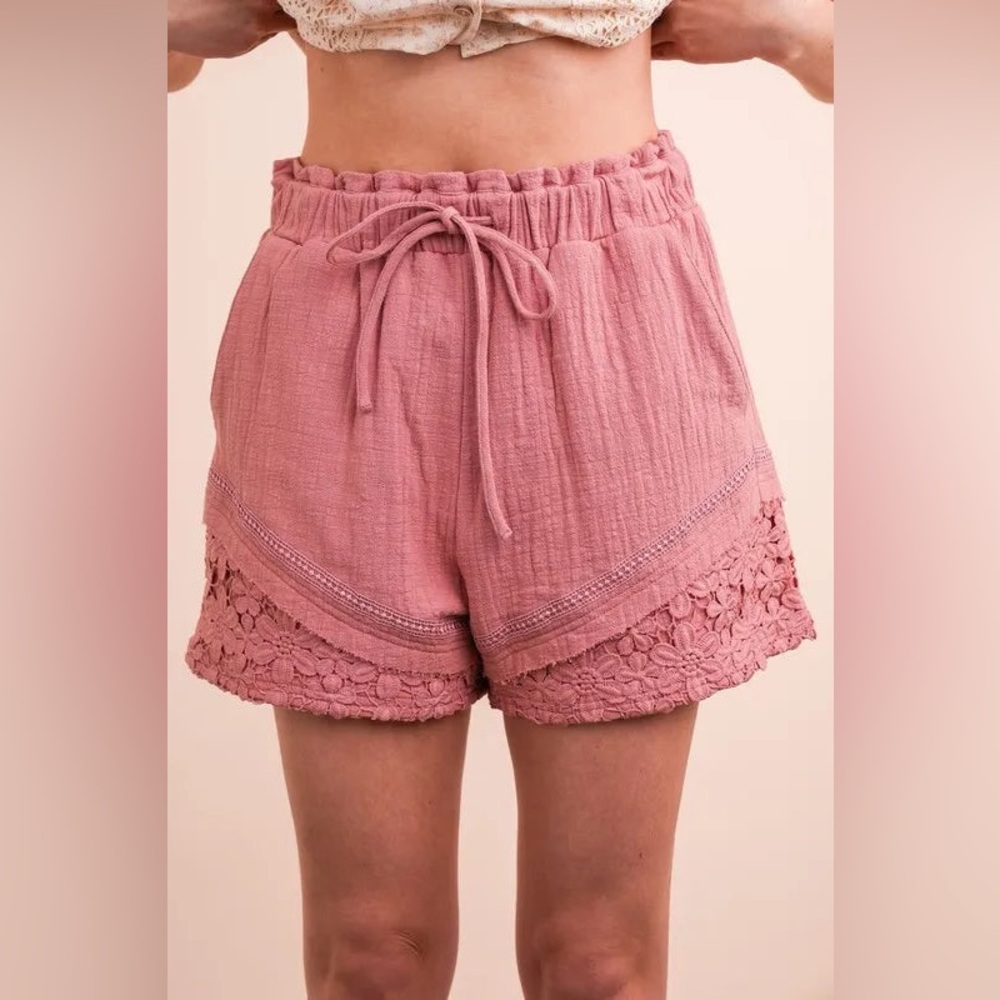 VERY J Lace Contrast Detail
Woven Shorts - Picture 2 of 7